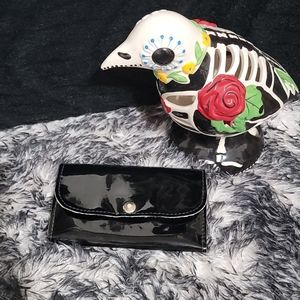 Trophy Queen large black snap wallet